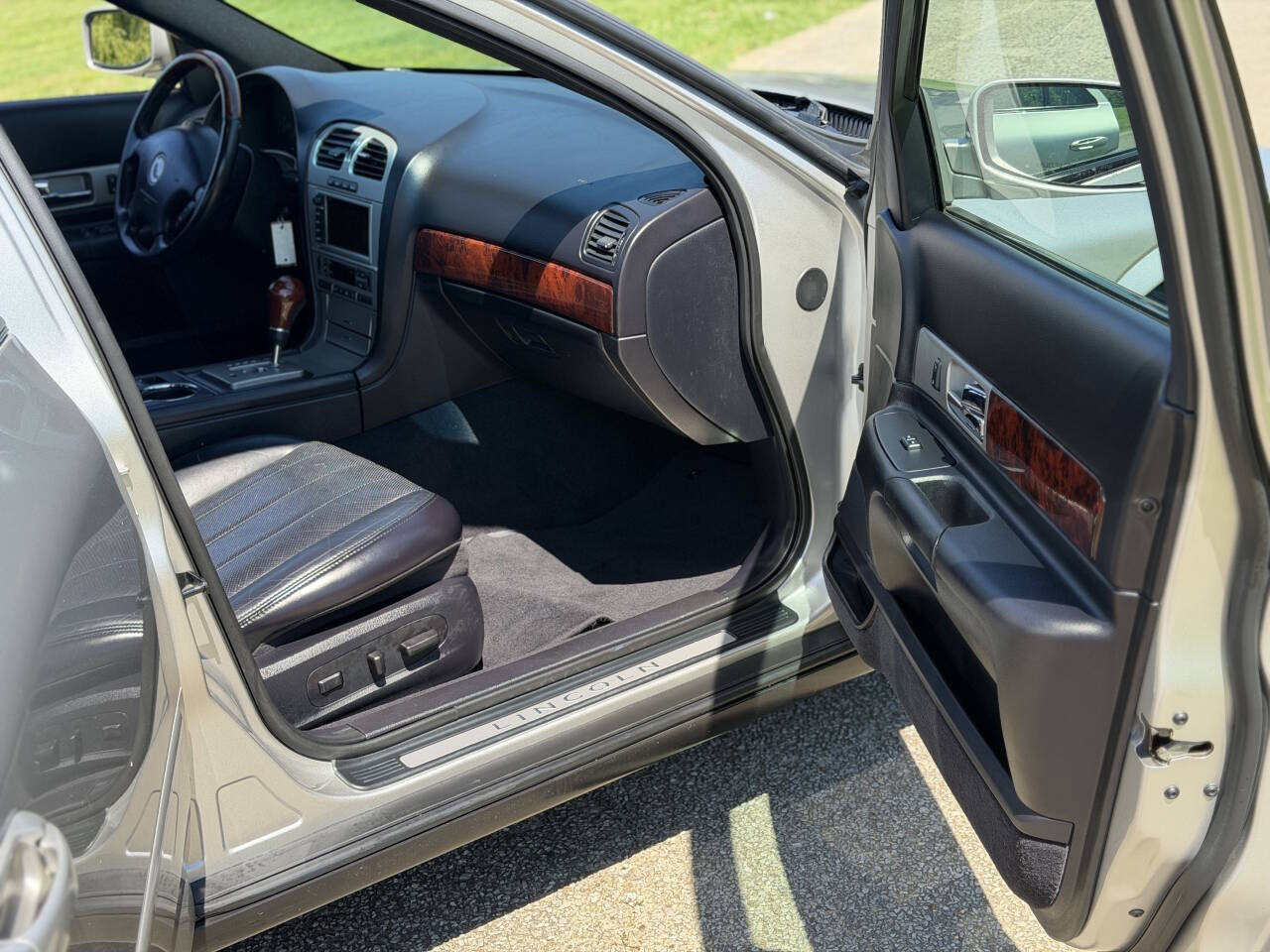Used 2003 Lincoln LS RWD image 11