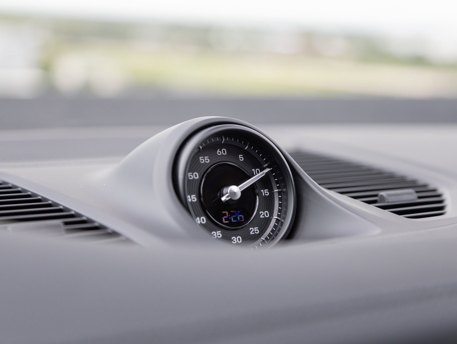 Used 2025 Porsche Cayenne S image 26