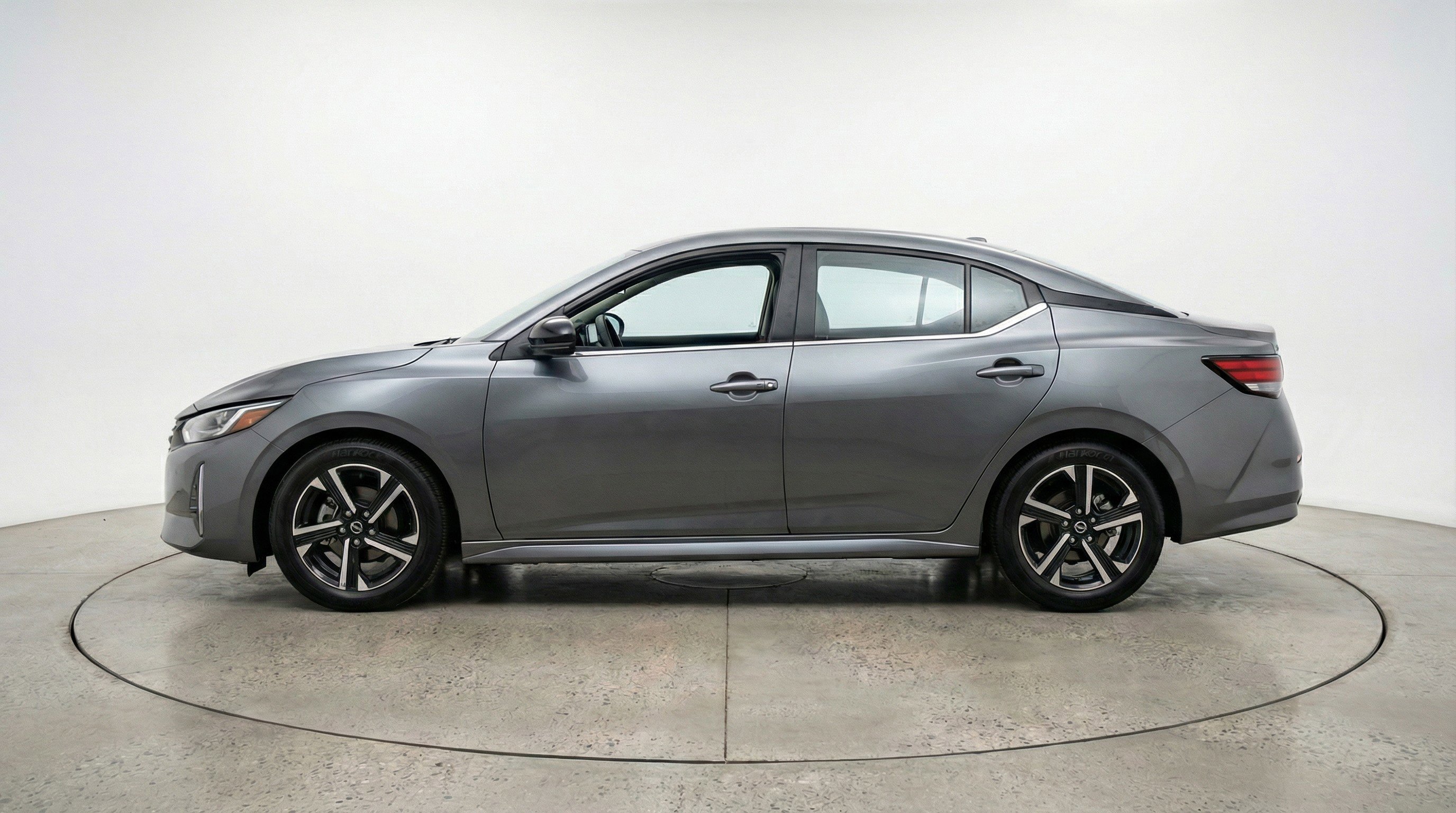 Used 2025 Nissan Sentra SV FWD image 5