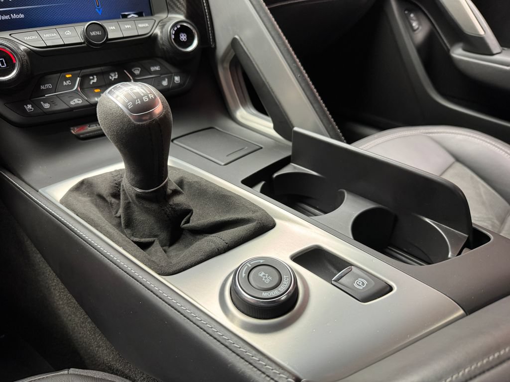 Used 2015 Chevrolet Corvette Z06 w/ 3LZ Preferred Equipment Group RWD image 18