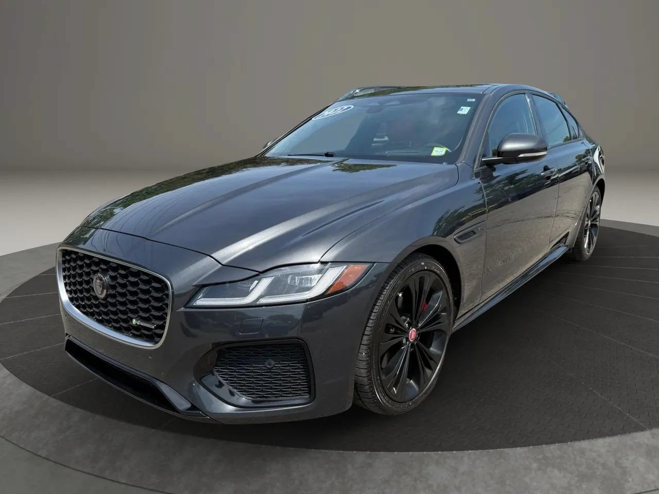 Used 2022 Jaguar XF R-Dynamic SE AWD/4WD image 12