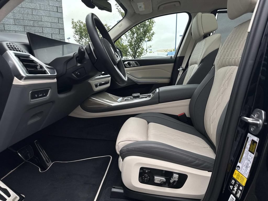 Used 2024 BMW X7 M60i w/ Executive Package AWD/4WD image 21