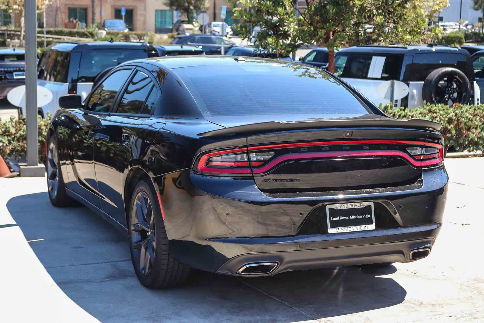 Used 2021 Dodge Charger SXT w/ Blacktop Package RWD image 4