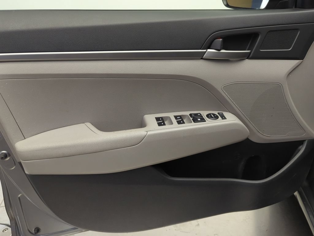 Used 2018 Hyundai Elantra SE FWD image 23