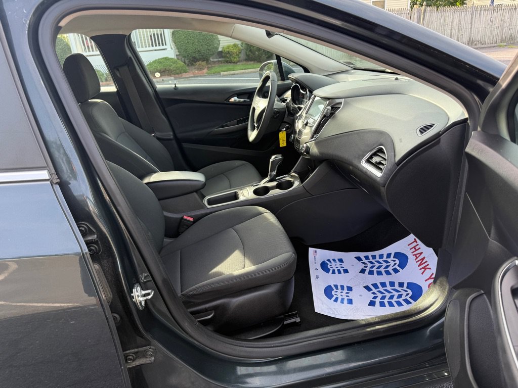 Used 2018 Chevrolet Cruze LT FWD image 7
