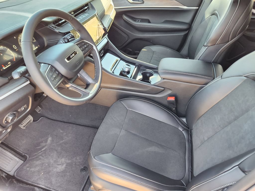 New 2026 Jeep Grand Cherokee Altitude RWD image 9