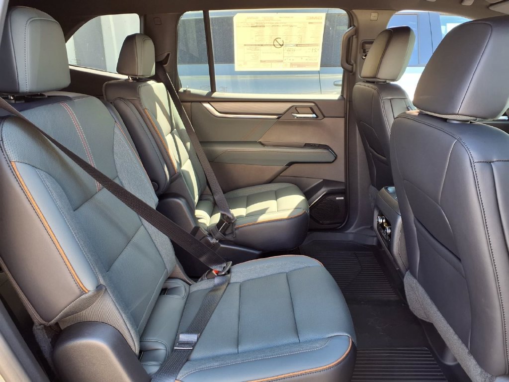 New 2027 GMC Acadia AT4 w/ Luxury Package AWD/4WD image 7