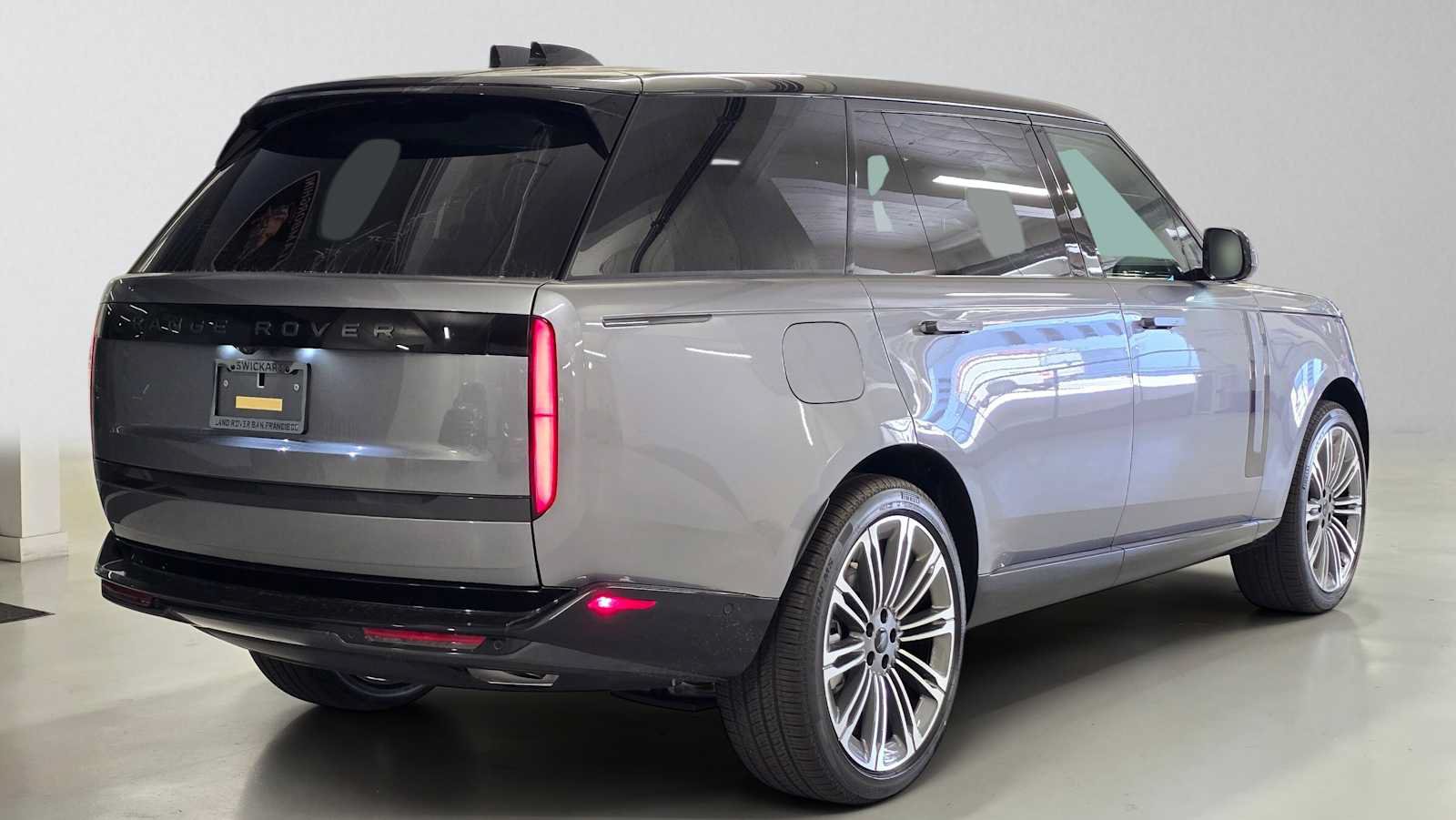New 2026 Land Rover Range Rover Long Wheelbase SE AWD/4WD image 5
