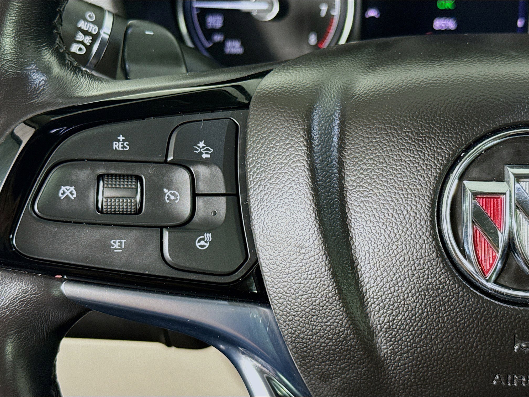 Used 2023 Buick Enclave Essence w/ Experience Buick Package FWD image 13