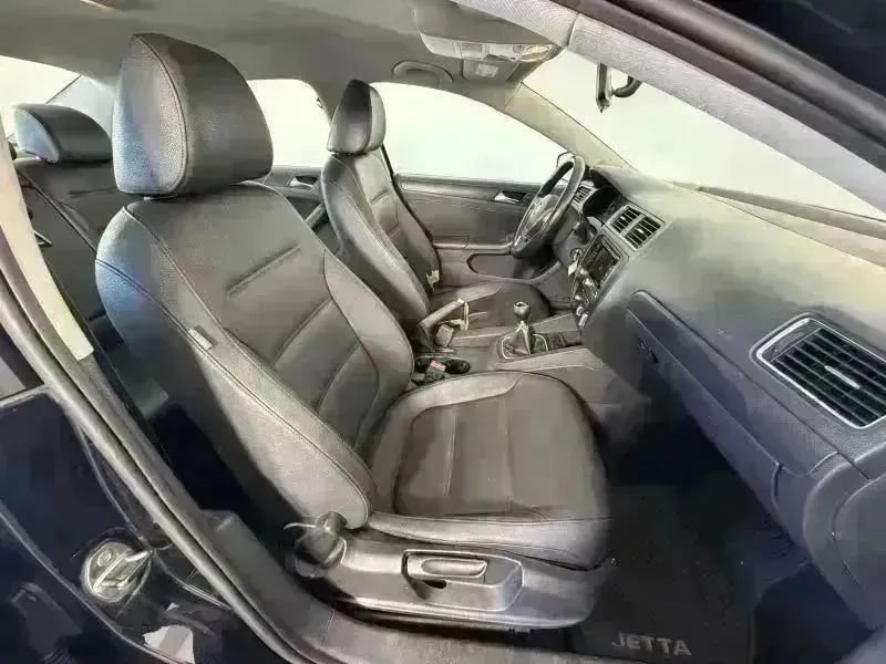 Used 2012 Volkswagen Jetta SE FWD image 30