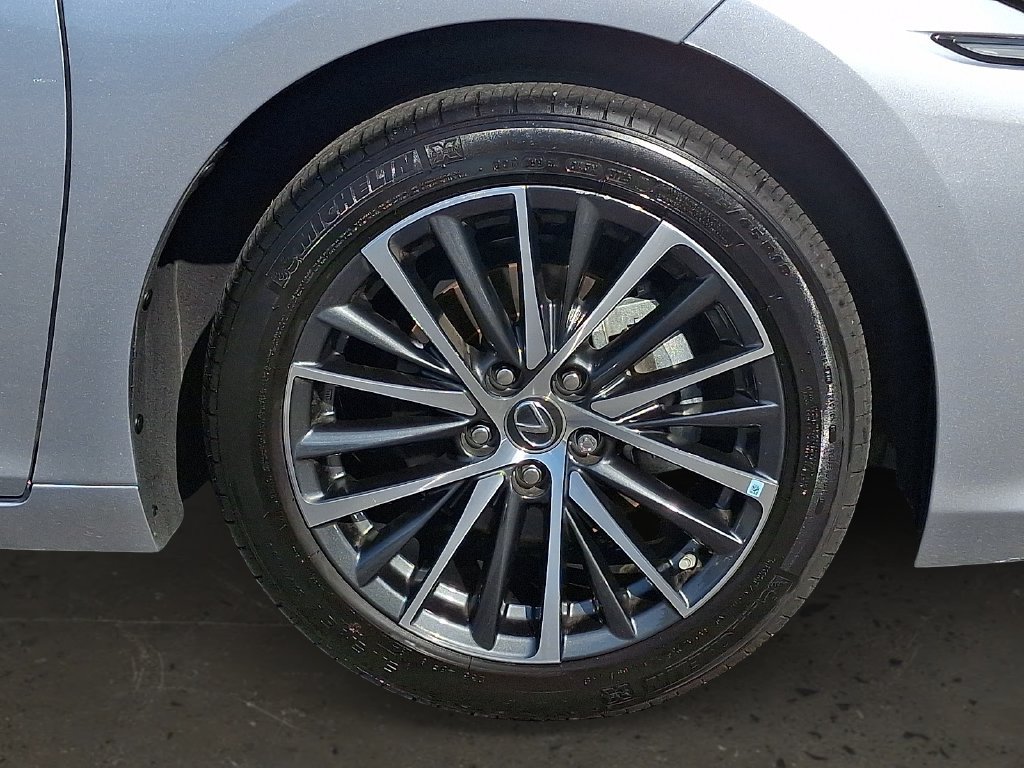 Used 2025 Lexus ES 350 w/ Premium Package FWD image 9