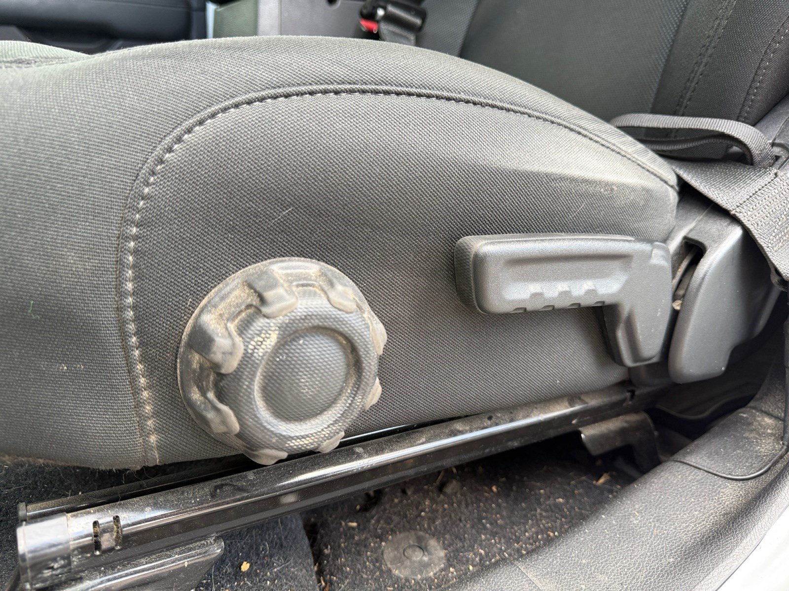 Used 2020 Jeep Gladiator Overland AWD/4WD image 14