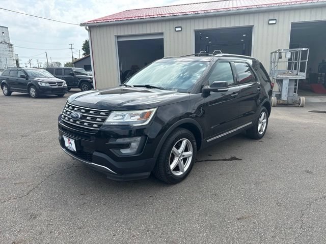 Used 2017 Ford Explorer XLT AWD/4WD image 7