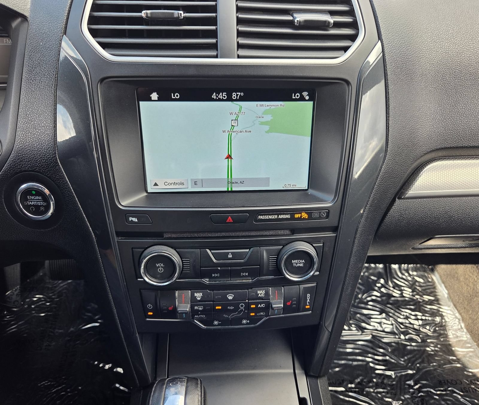 Used 2018 Ford Explorer XLT w/ Equipment Group 202A FWD image 23