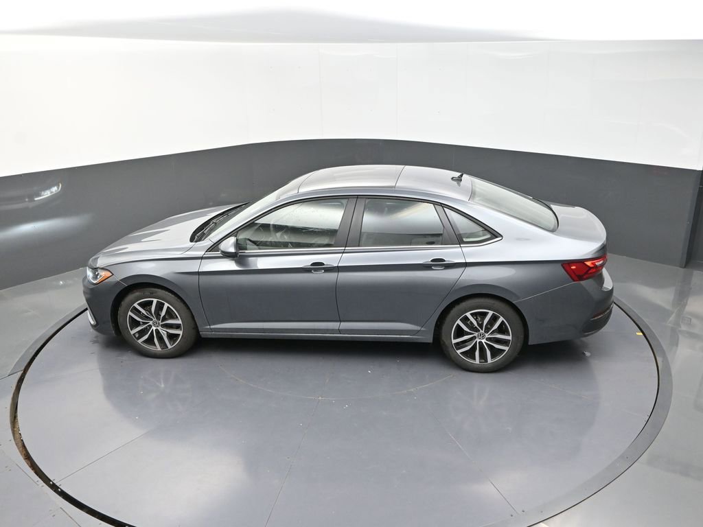 Used 2025 Volkswagen Jetta SE image 18