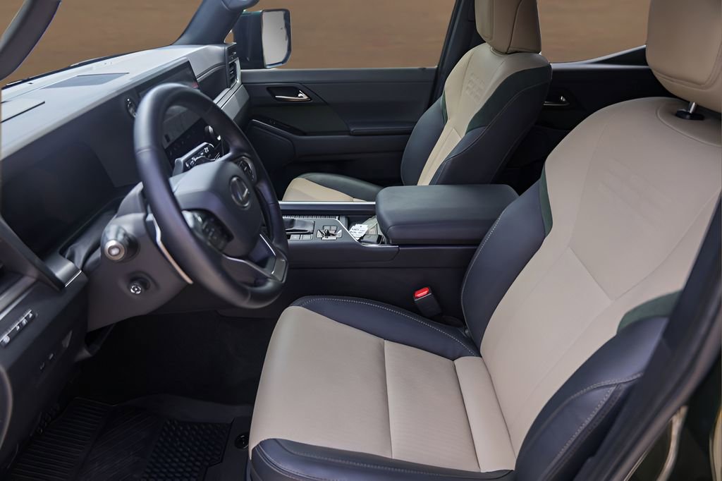 Used 2024 Lexus GX 550 AWD/4WD image 9
