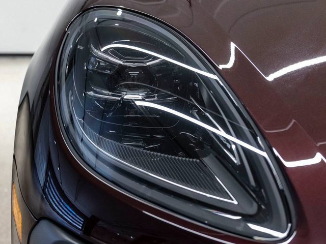 Used 2025 Porsche Macan image 41