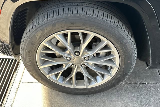 Used 2023 Jeep Grand Cherokee Summit w/ Luxury Tech Group V image 15