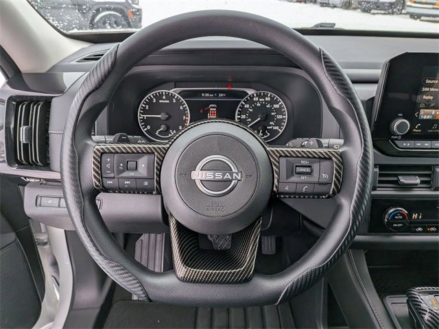 Used 2024 Nissan Pathfinder S image 16