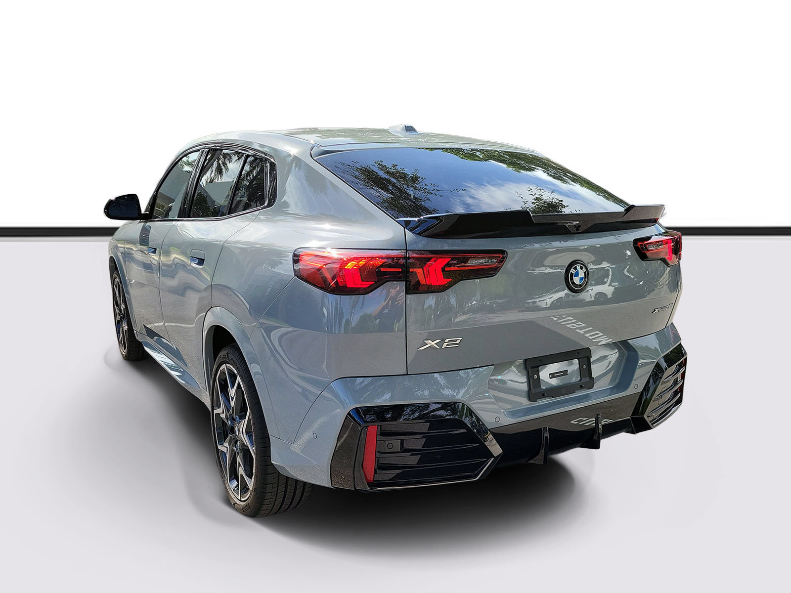 New 2026 BMW X2 xDrive28i AWD/4WD image 3