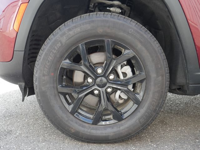 Used 2025 Jeep Grand Cherokee Altitude AWD/4WD image 11