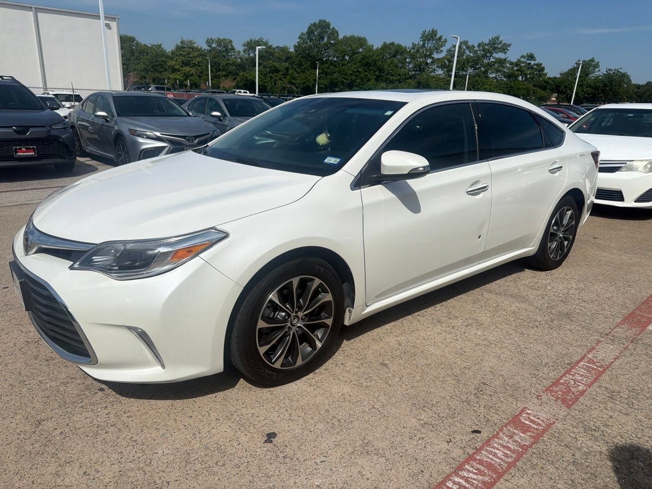 Used 2017 Toyota Avalon XLE Premium w/ All Weather Liner Package FWD image 1