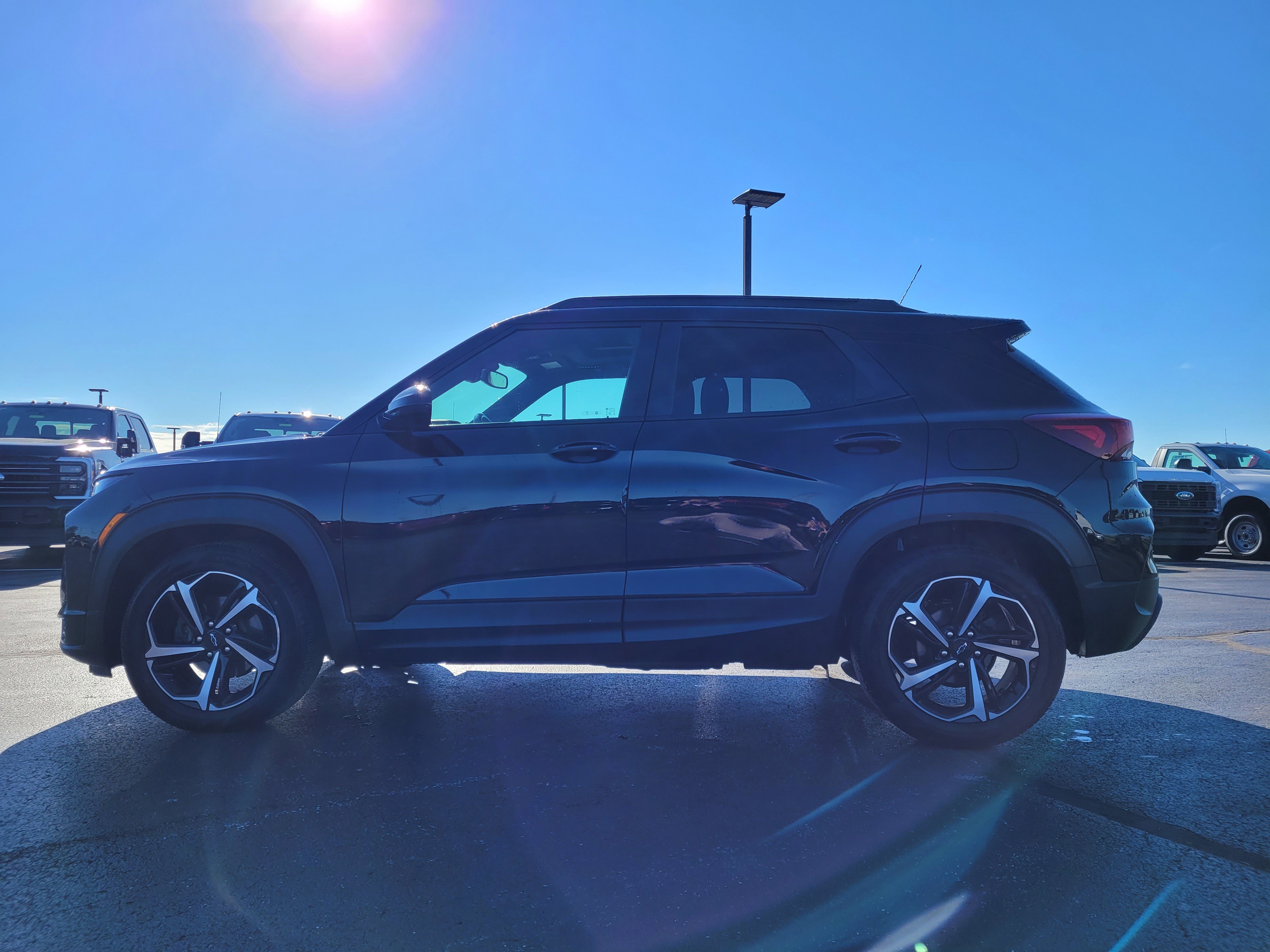 Used 2022 Chevrolet TrailBlazer RS w/ Sun and Liftgate Package FWD image 7