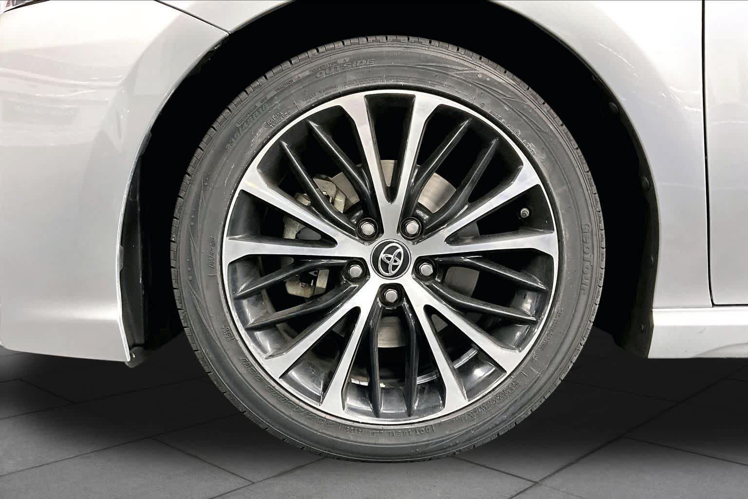 Used 2018 Toyota Camry SE FWD image 10