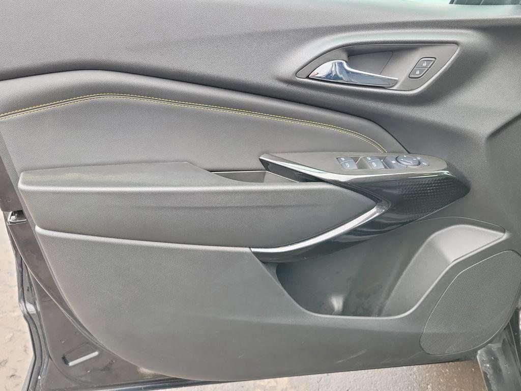 Certified 2024 Chevrolet Trax LT w/ Driver Confidence Package image 8