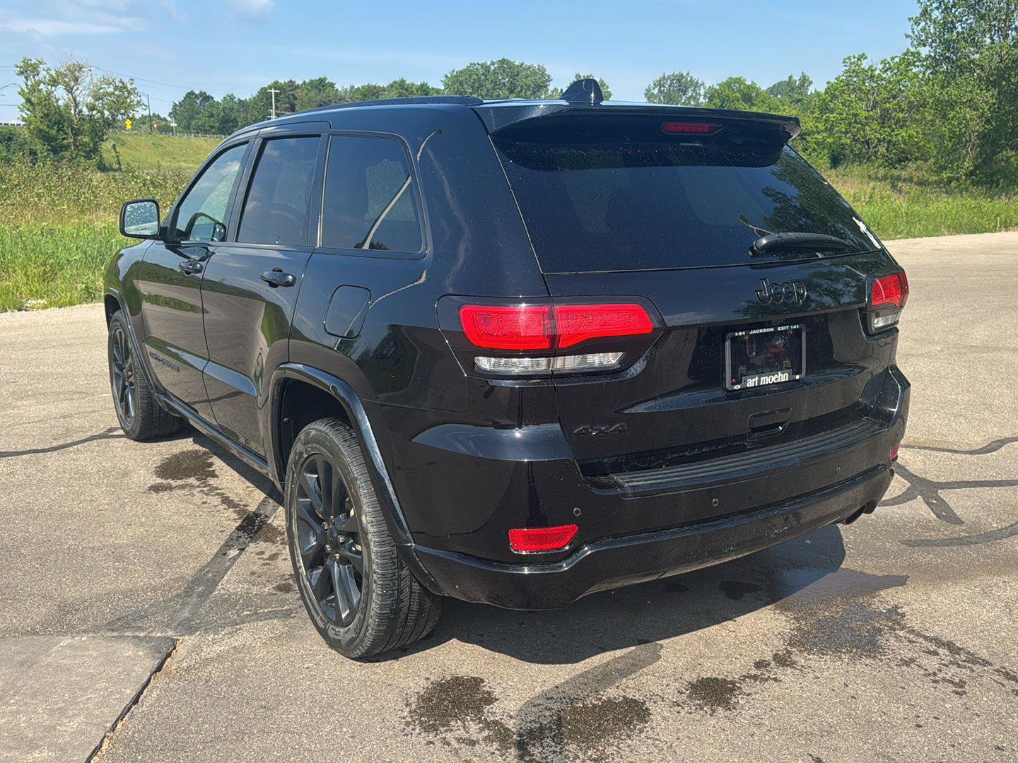 Used 2017 Jeep Grand Cherokee Altitude AWD/4WD image 3