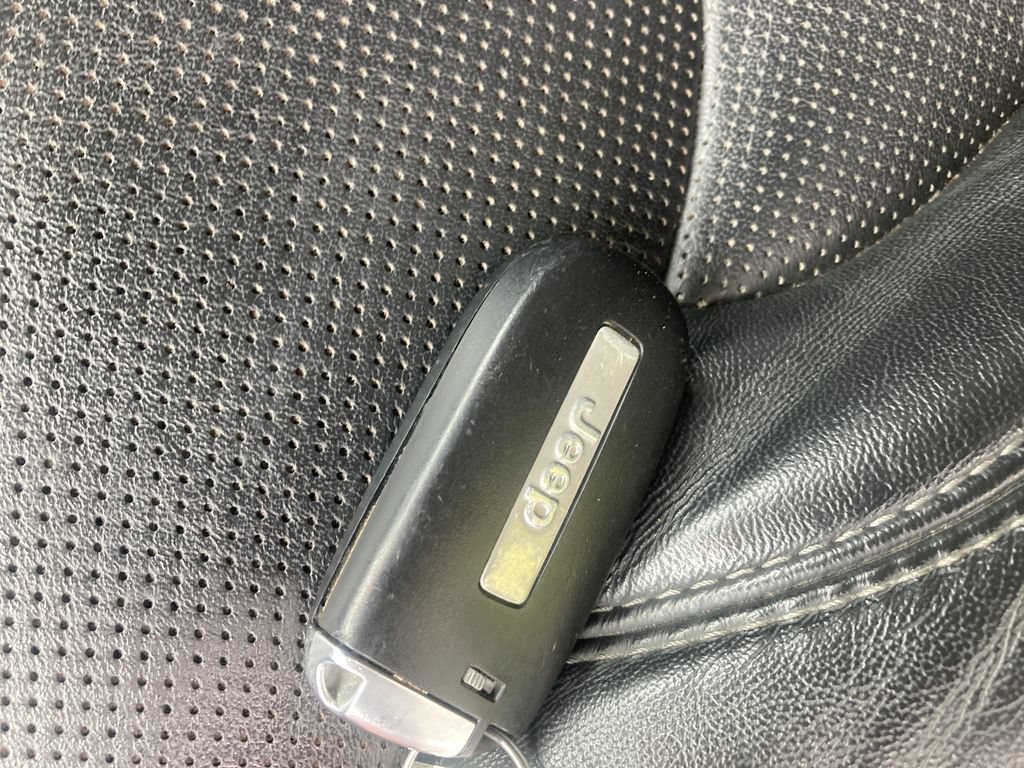 Used 2020 Jeep Cherokee Limited AWD/4WD image 38