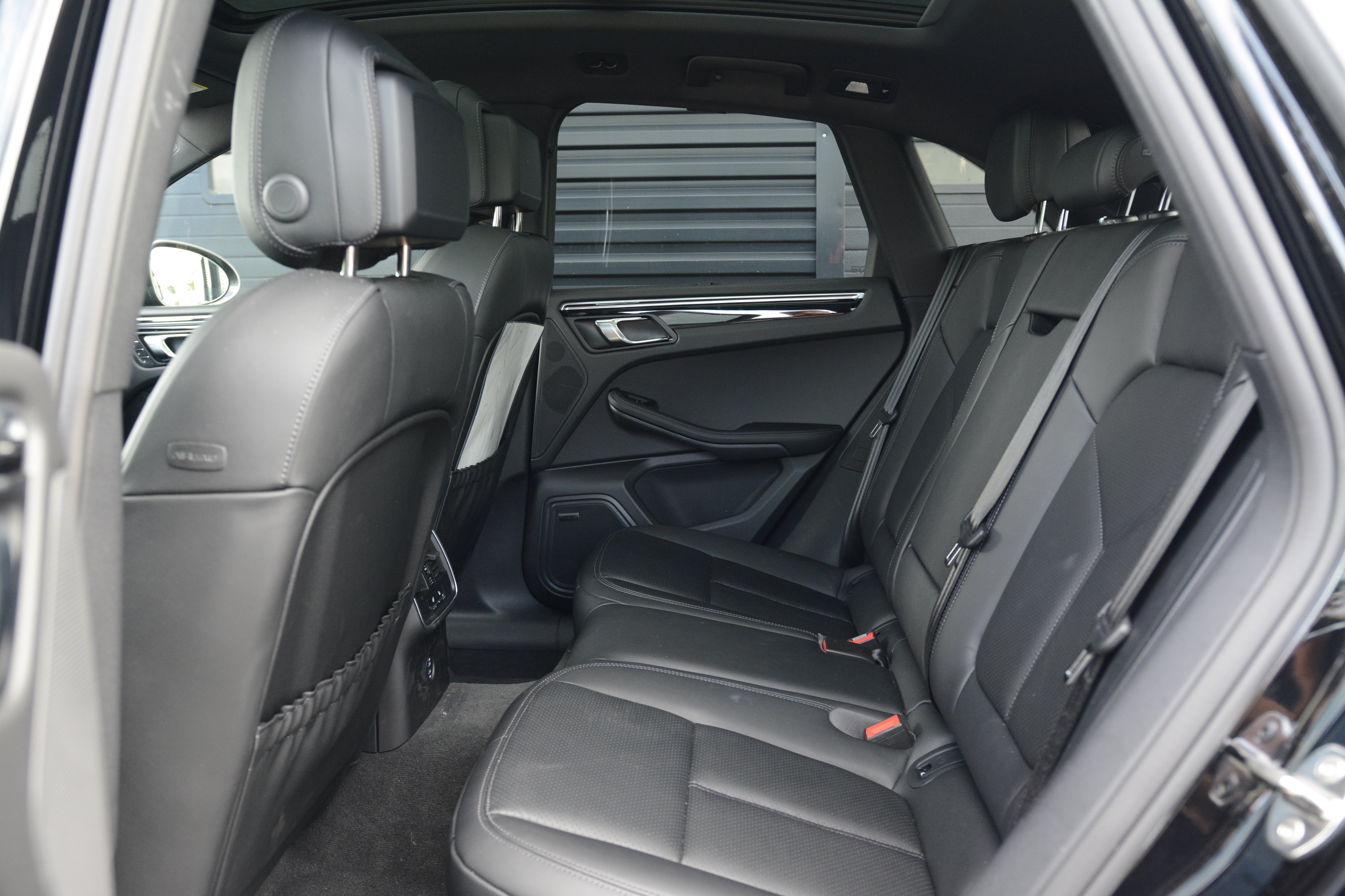 Certified 2026 Porsche Macan Turbo AWD/4WD image 30