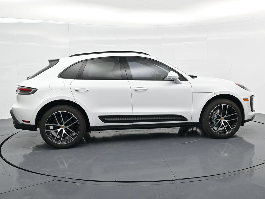 Certified 2025 Porsche Macan AWD/4WD image 8