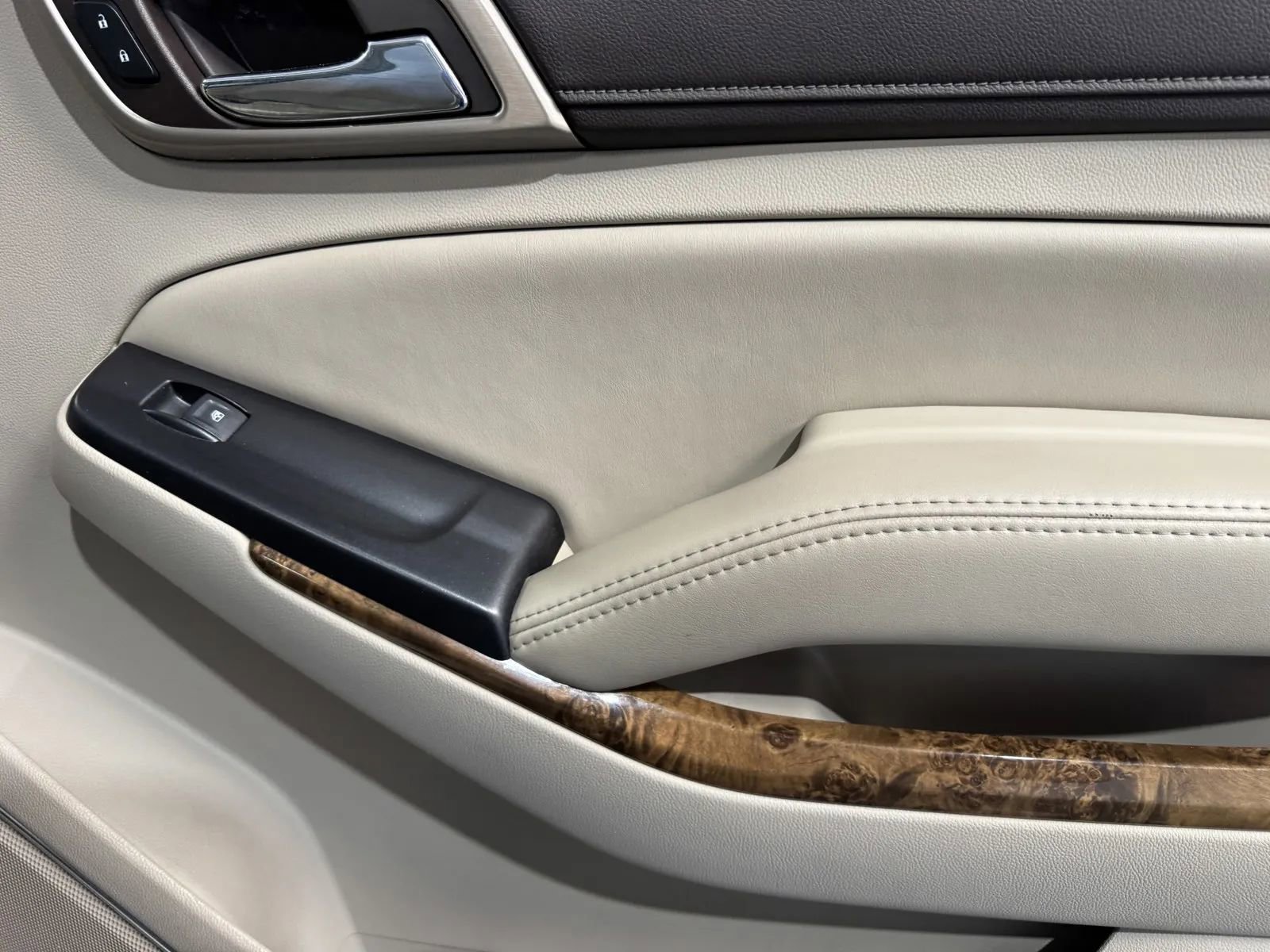 Used 2016 GMC Yukon Denali w/ Open Road Package AWD/4WD image 7