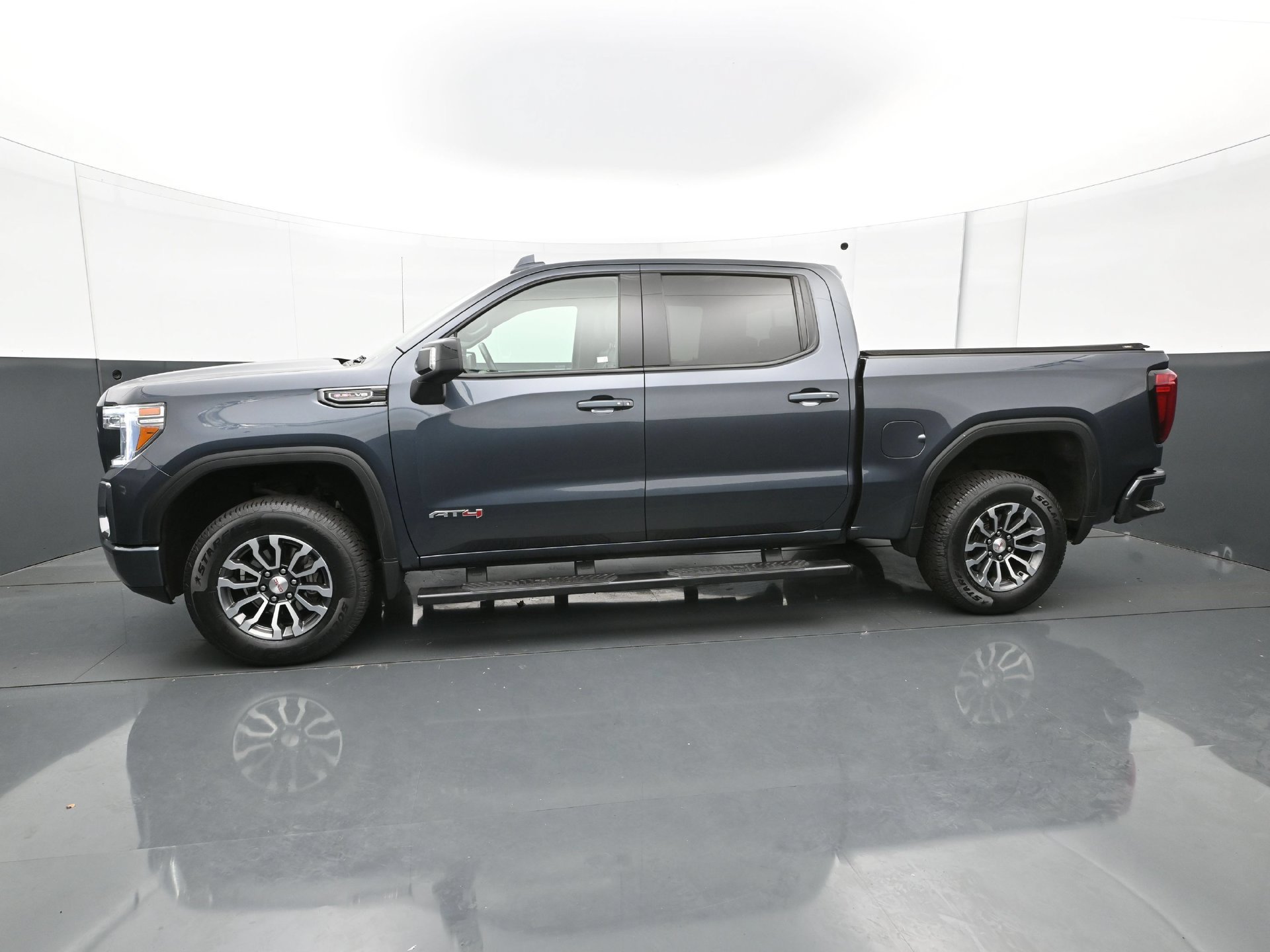 Used 2021 GMC Sierra 1500 AT4 w/ Off-Road Performance Package AWD/4WD image 3