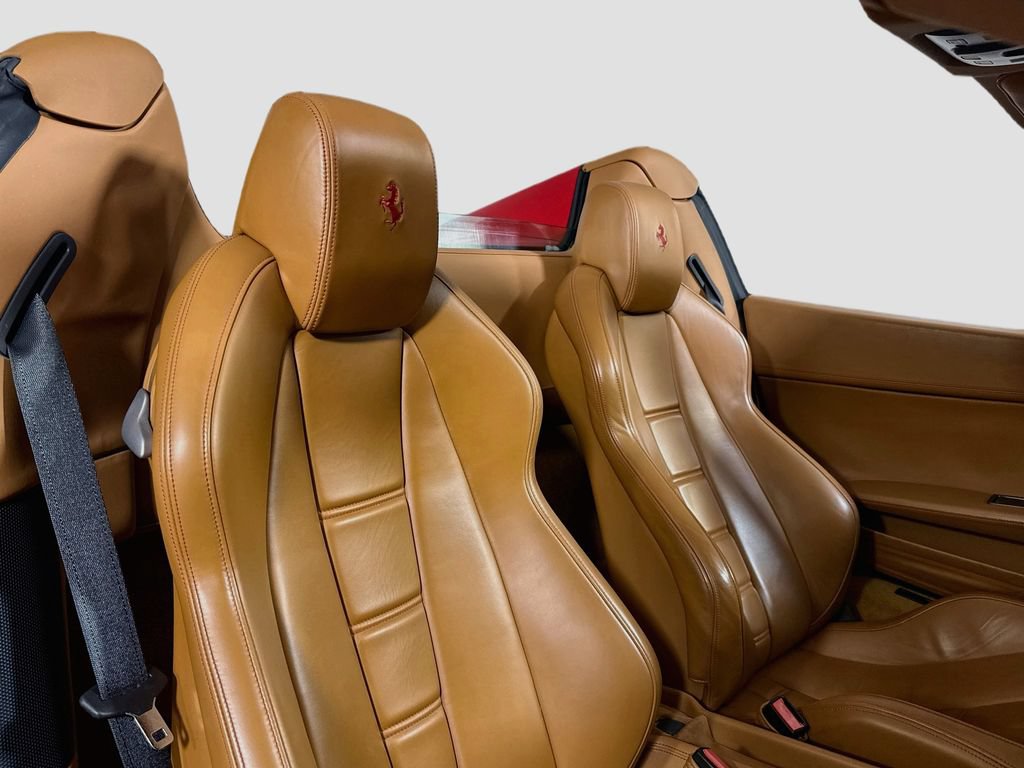 Certified 2015 Ferrari 458 Spider RWD image 4