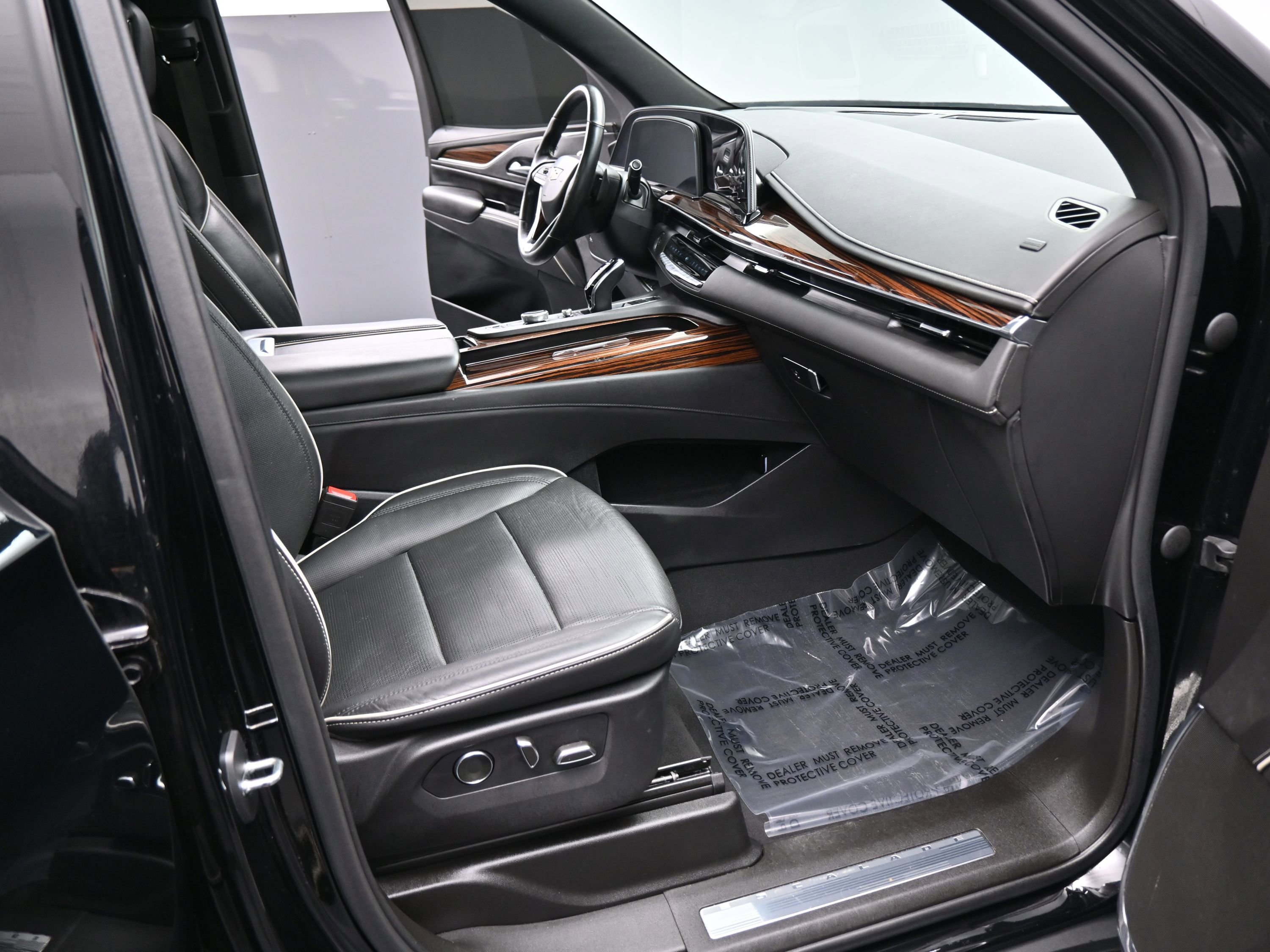 Used 2021 Cadillac Escalade Premium Luxury image 21