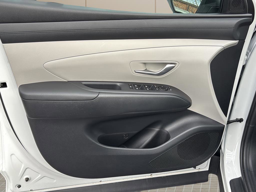 Certified 2025 Hyundai Tucson SE image 15