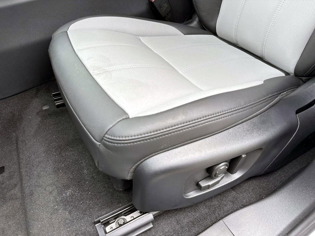 New 2026 Land Rover Range Rover Evoque Dynamic SE image 17