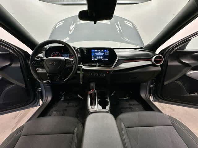 Used 2025 Chevrolet Trax RS FWD image 18