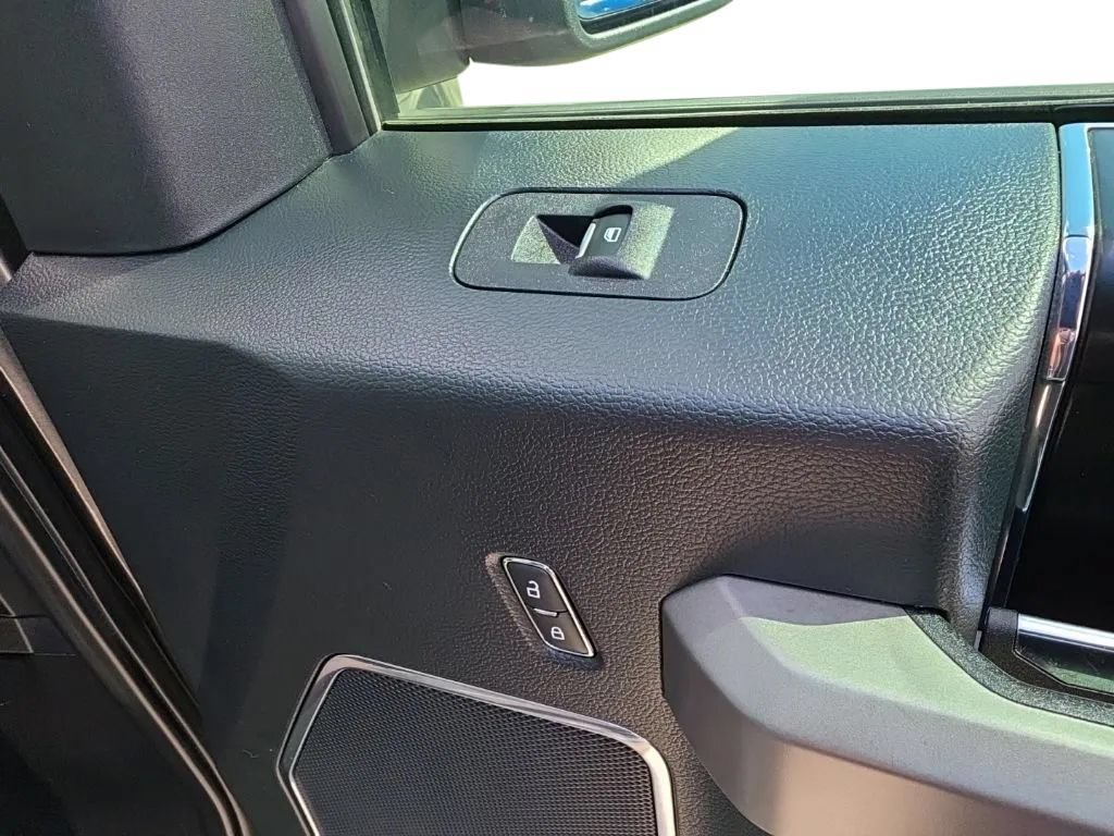 Used 2019 Ford F150 Platinum w/ Equipment Group 701A Luxury AWD/4WD image 22