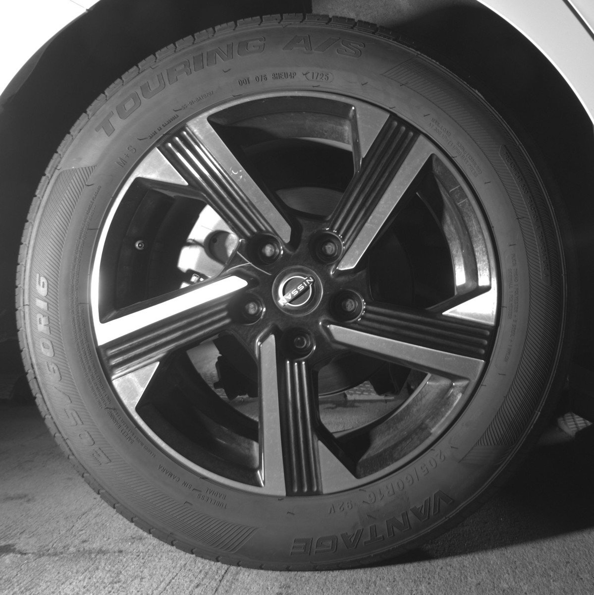 Used 2024 Nissan Sentra SV FWD image 15