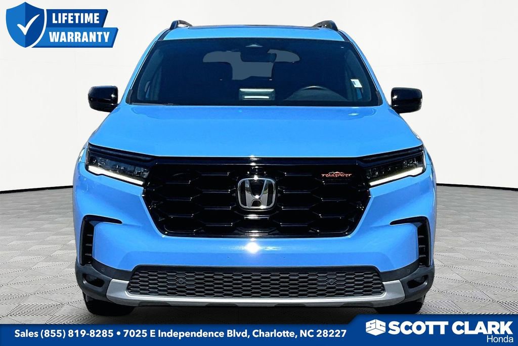 Used 2024 Honda Pilot TrailSport image 2