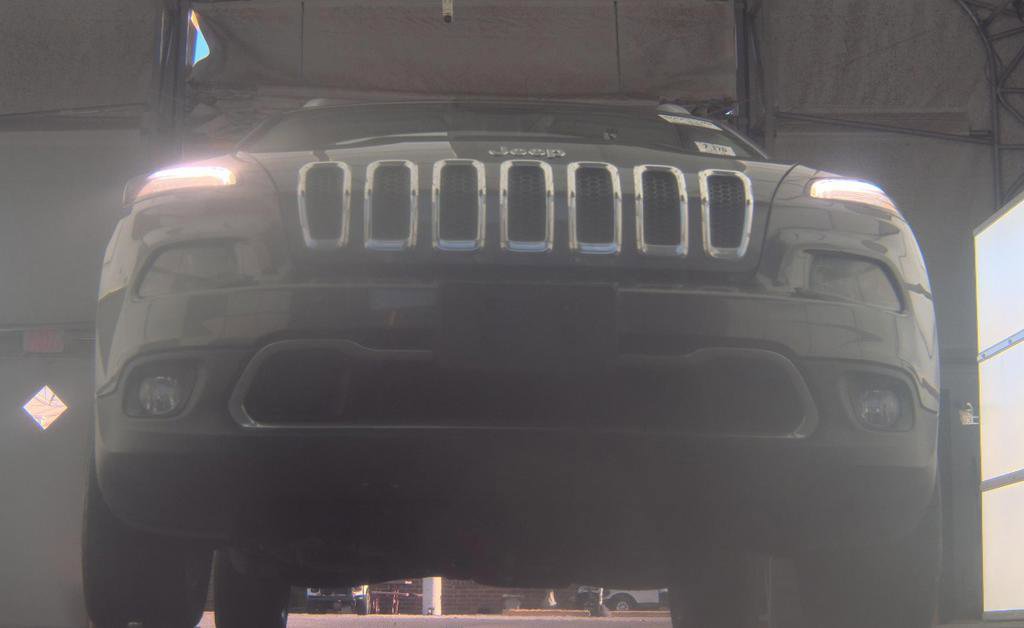 Used 2016 Jeep Cherokee Limited AWD/4WD image 3