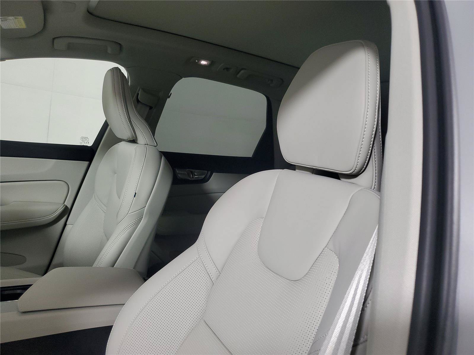 New 2026 Volvo XC60 B5 Ultra w/ Protection Package Premier AWD/4WD image 23