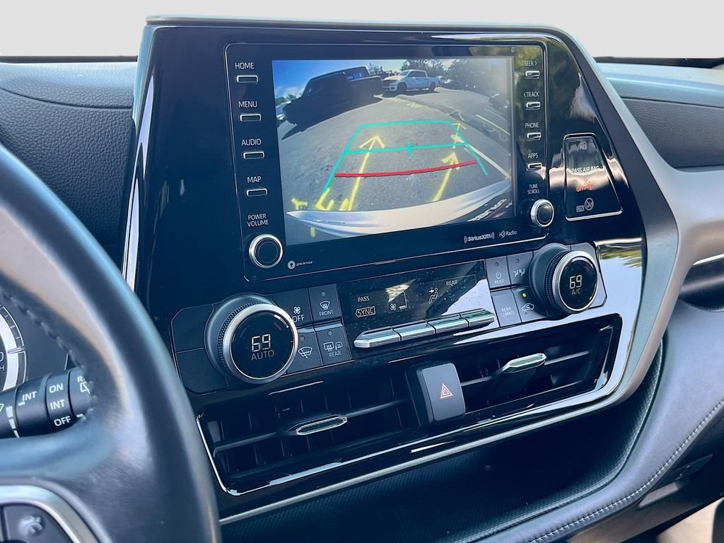 Used 2021 Toyota Highlander LE image 13