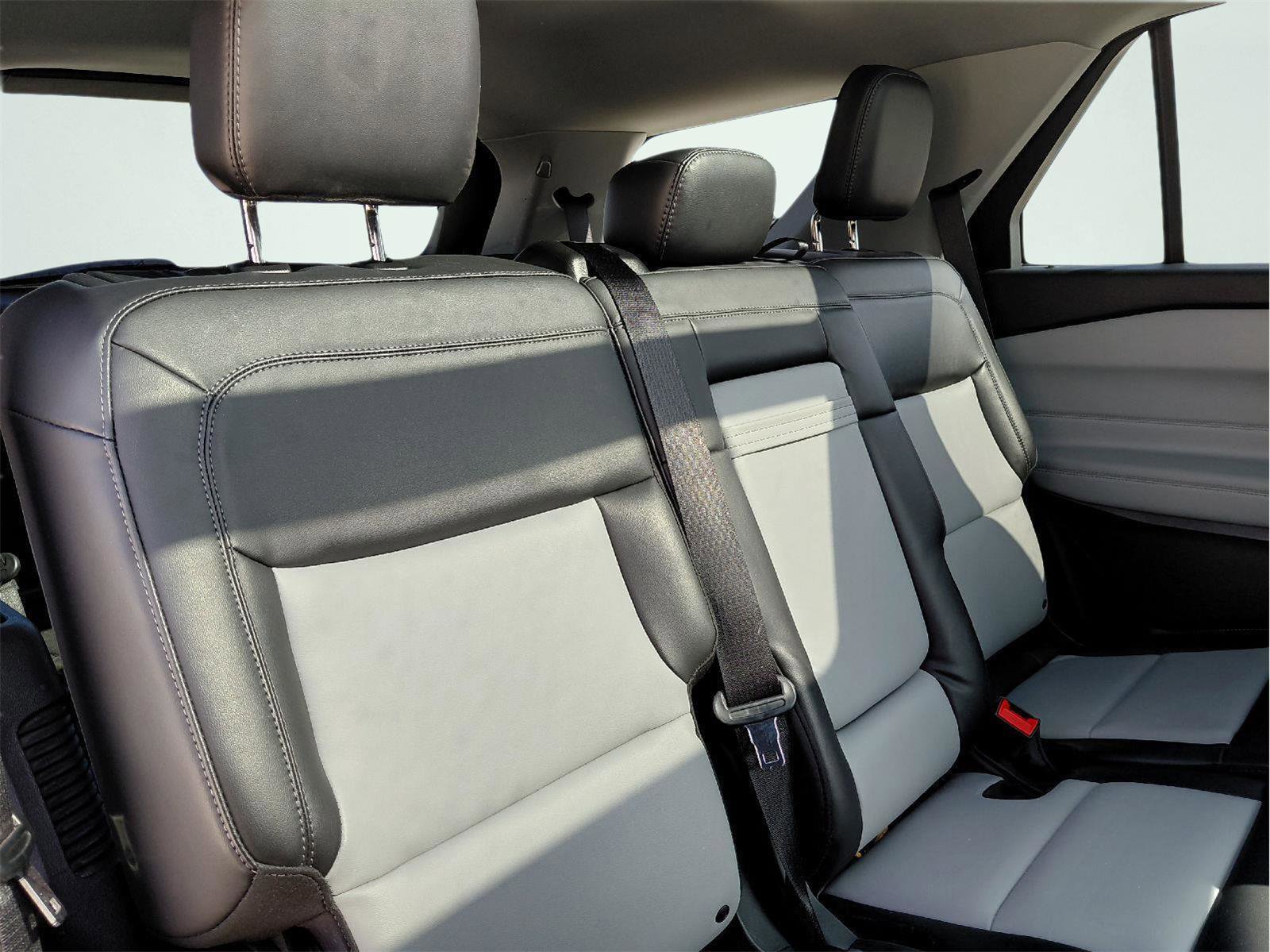 Used 2022 Ford Explorer XLT w/ Equipment Group 202A image 14