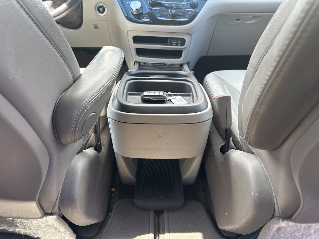 Used 2017 Chrysler Pacifica Touring-L FWD image 32