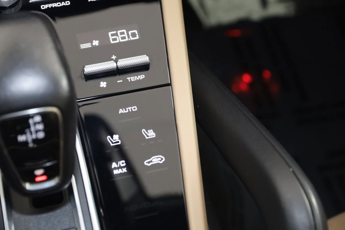 Used 2020 Porsche Cayenne AWD/4WD image 33