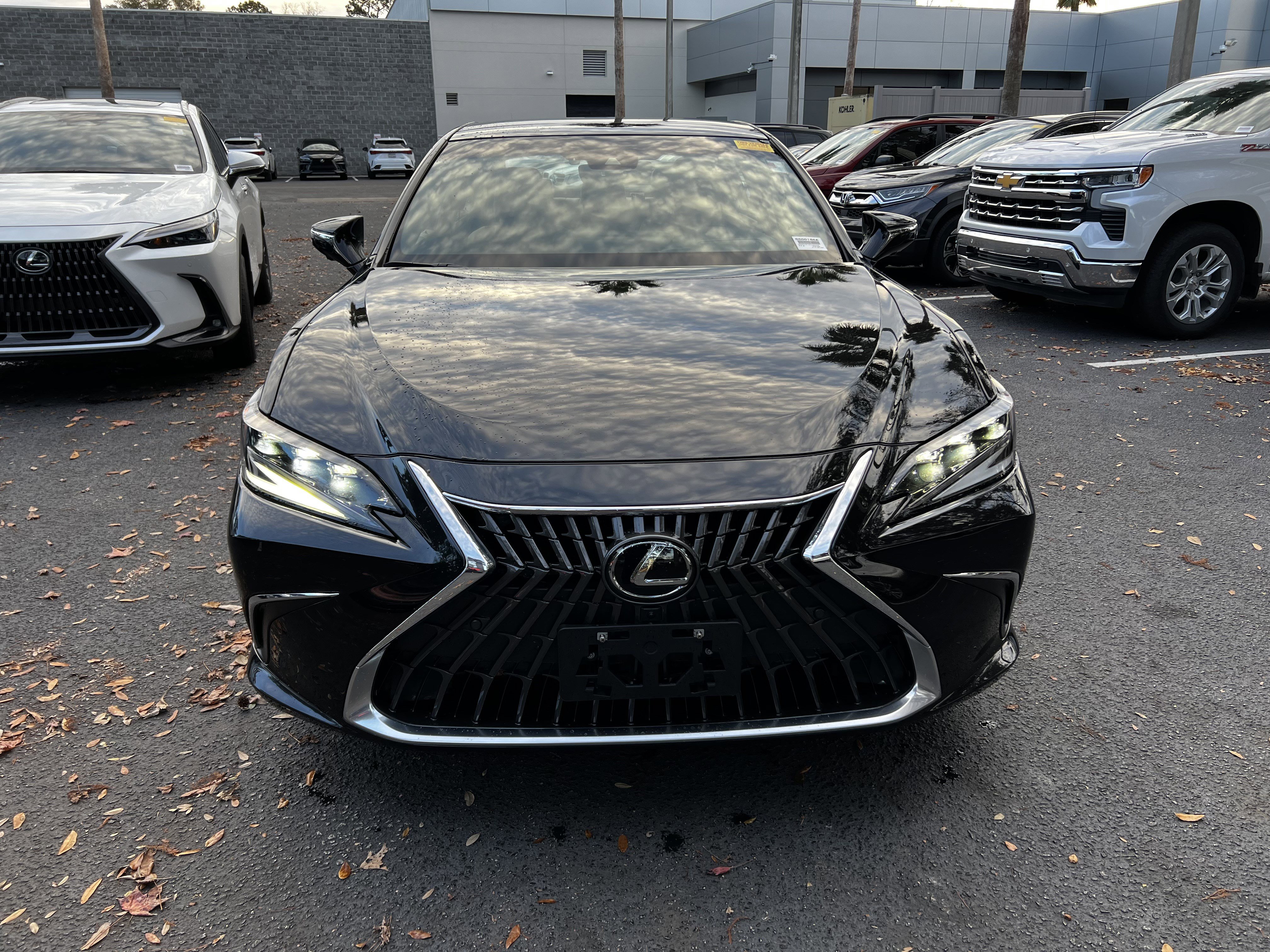 Used 2023 Lexus ES 350 Ultra Luxury image 3